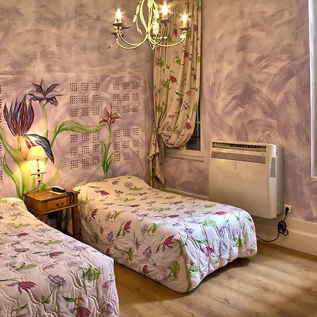 Hotel De La Tour A 2*