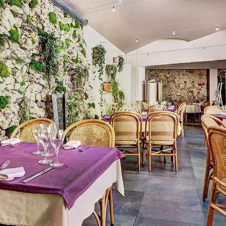 De La Tour A Hotel